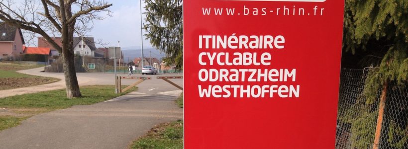 Un panneau du Conseil Départemental du Bas-Rhin à l'entrée de la piste cyclable